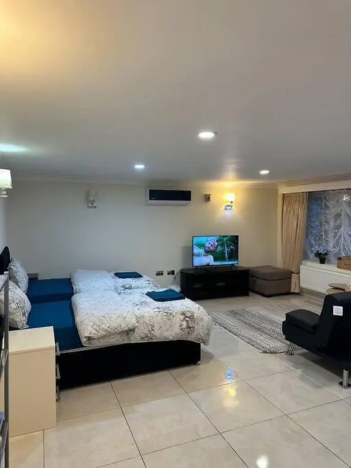 Studio Flat Gants Hill With Free Parking Redbridge
