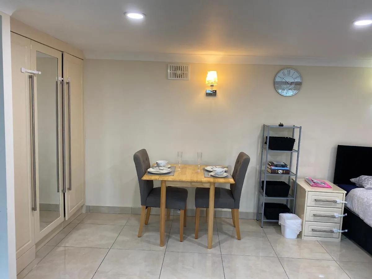 Apartment Studio Flat Gants Hill With Free Parking Redbridge