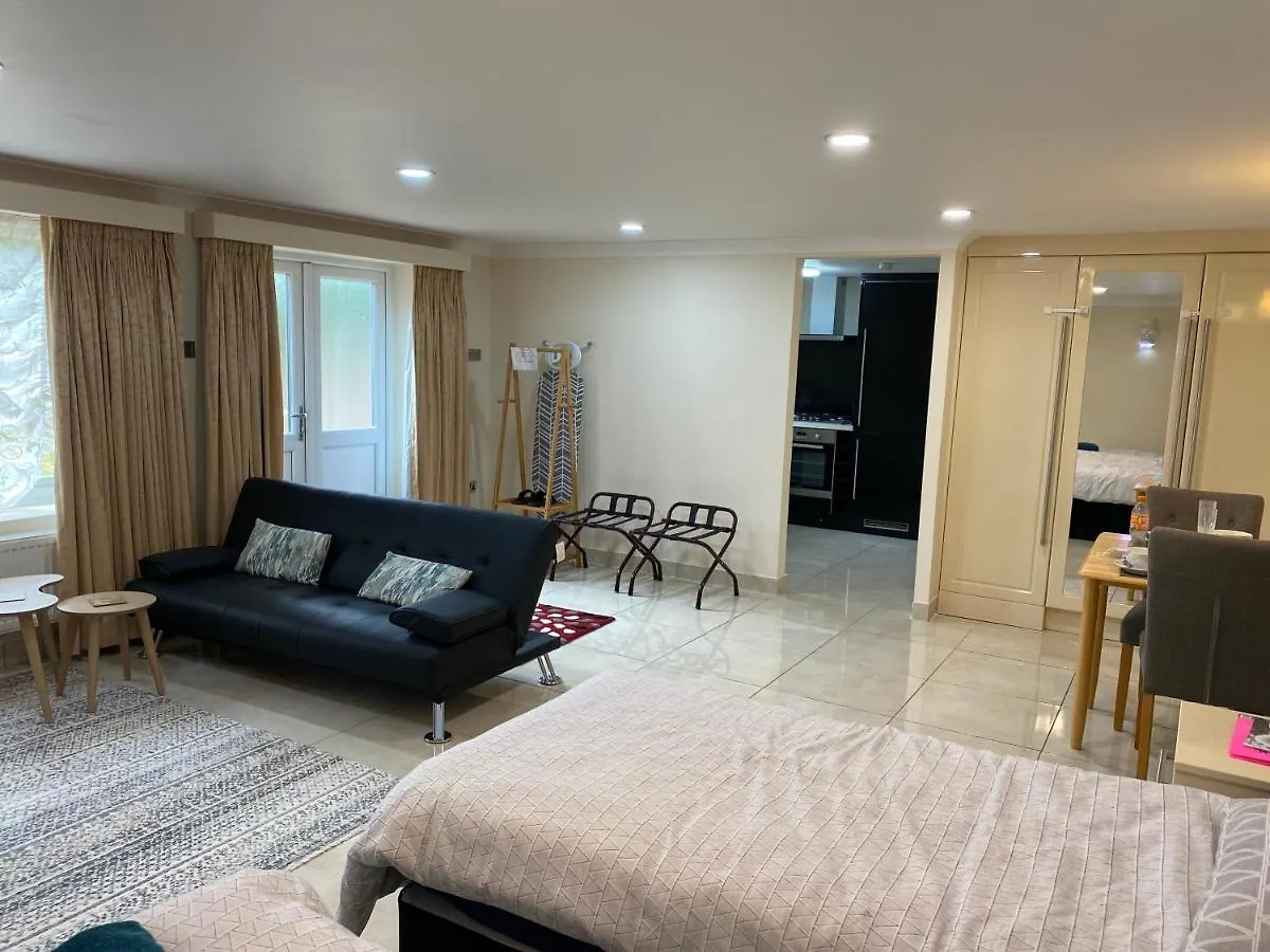 Studio Flat Gants Hill With Free Parking Redbridge 0*,  United Kingdom